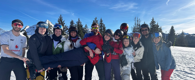 Curve group photo on the slopes